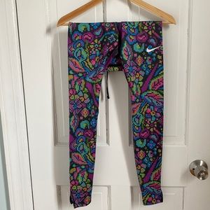 Nike Dri-Fit leggings with pocket in back XS